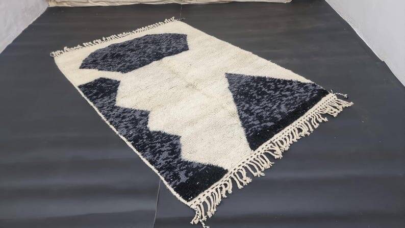 Handmade Beni Ouraine rug, size 150 x 250 cm