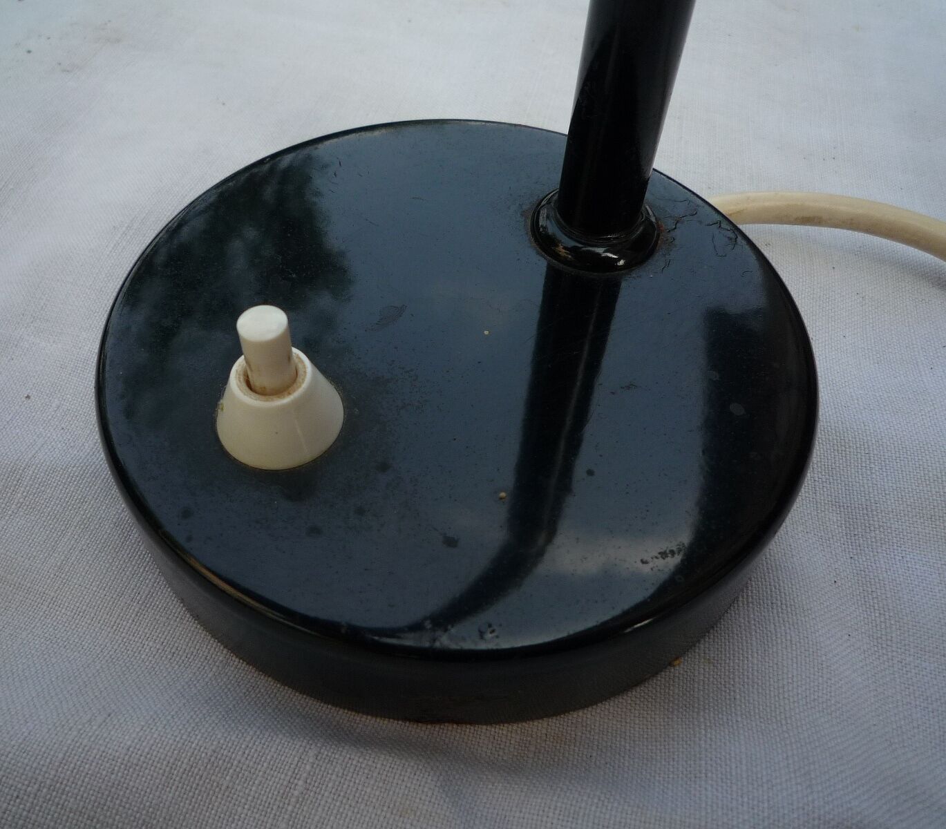 Small desk lamp articulated in black metal, vintage 1960
