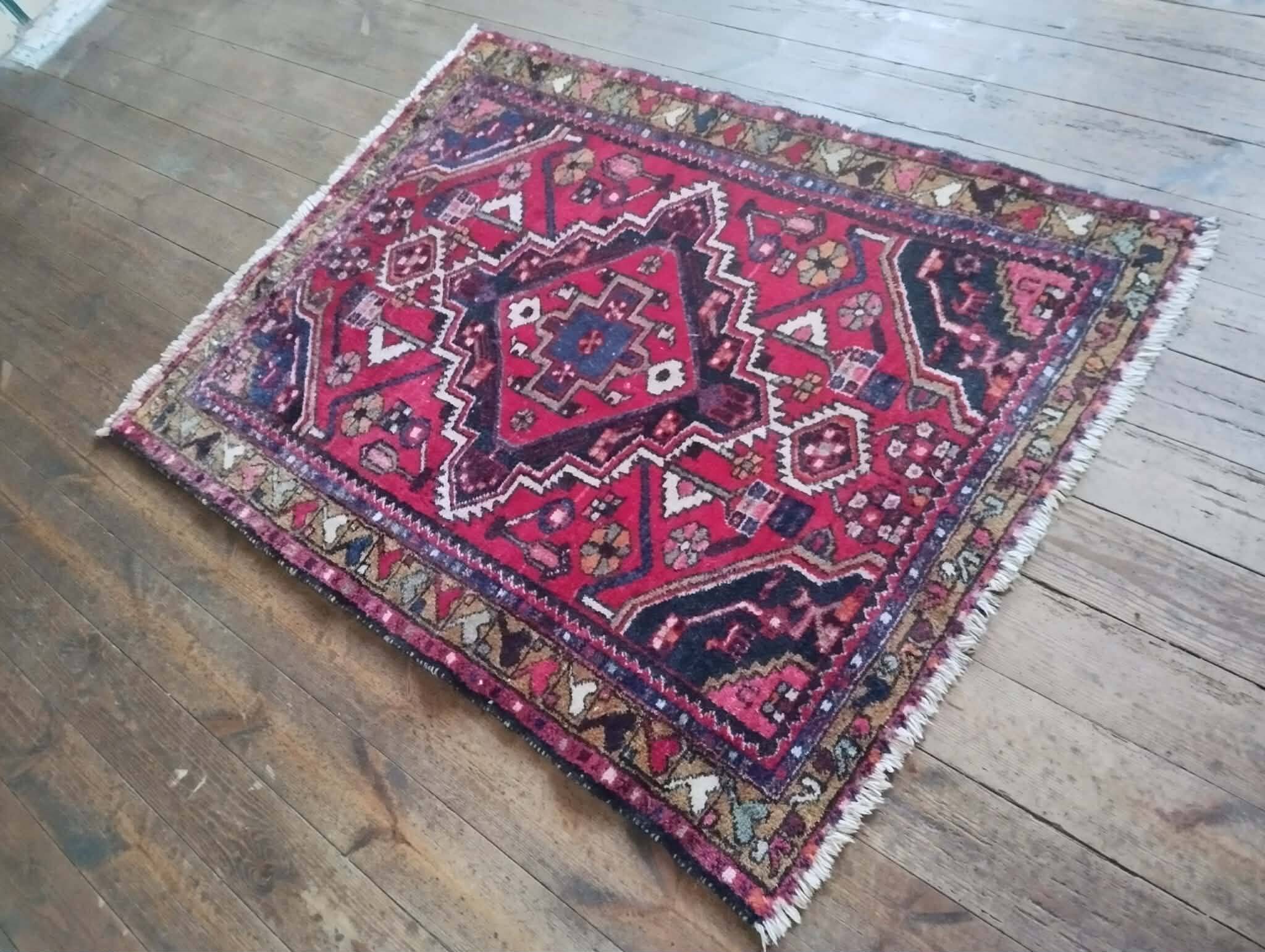 Persian carpet Hamadan 132x101cm