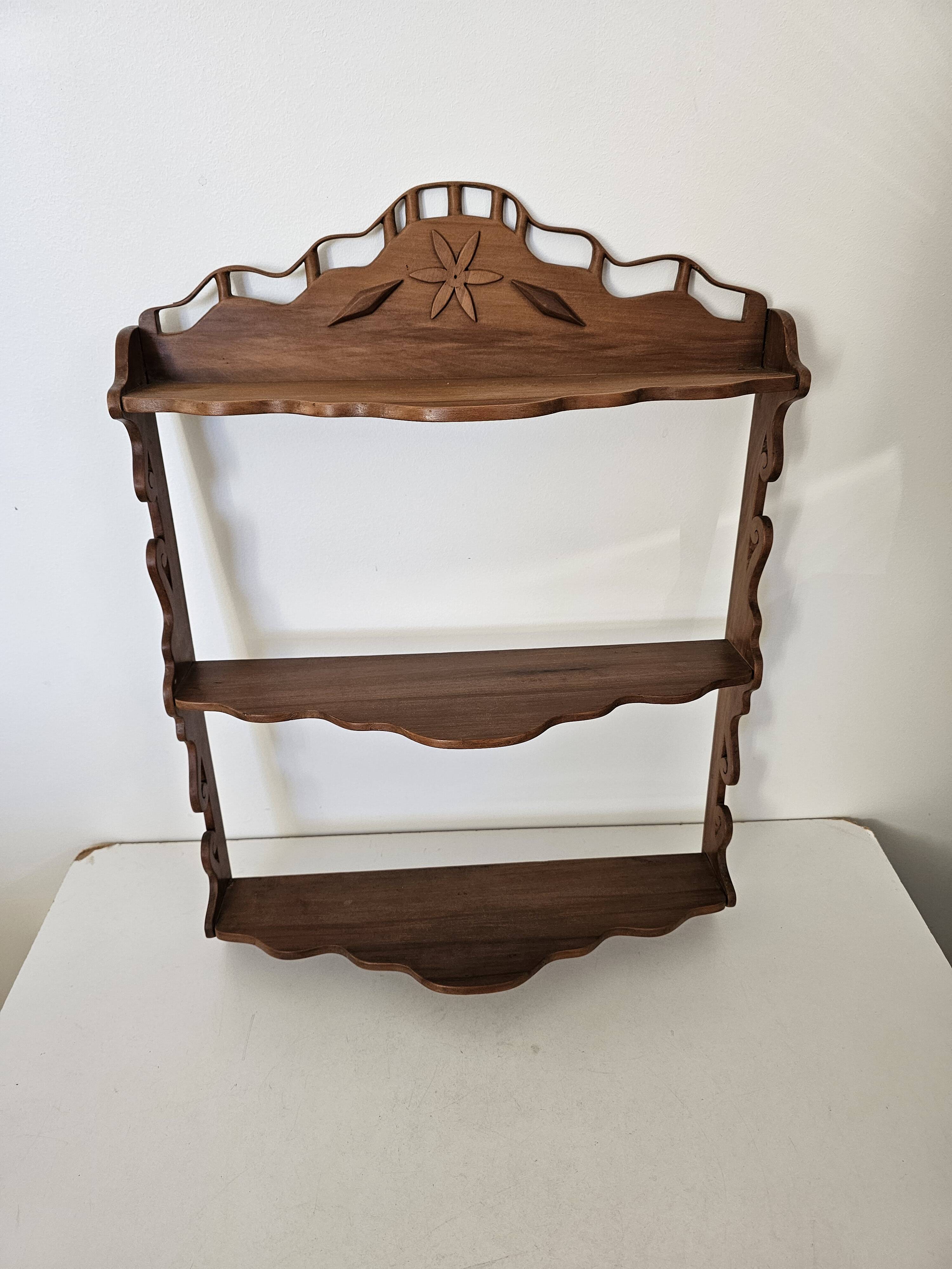 Elégante étagère murale en bois - vintage