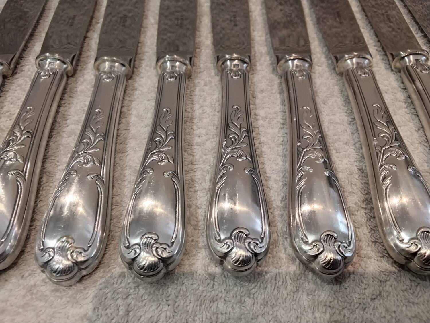 12 silver-plated metal table knives Ercuis model Dubarry