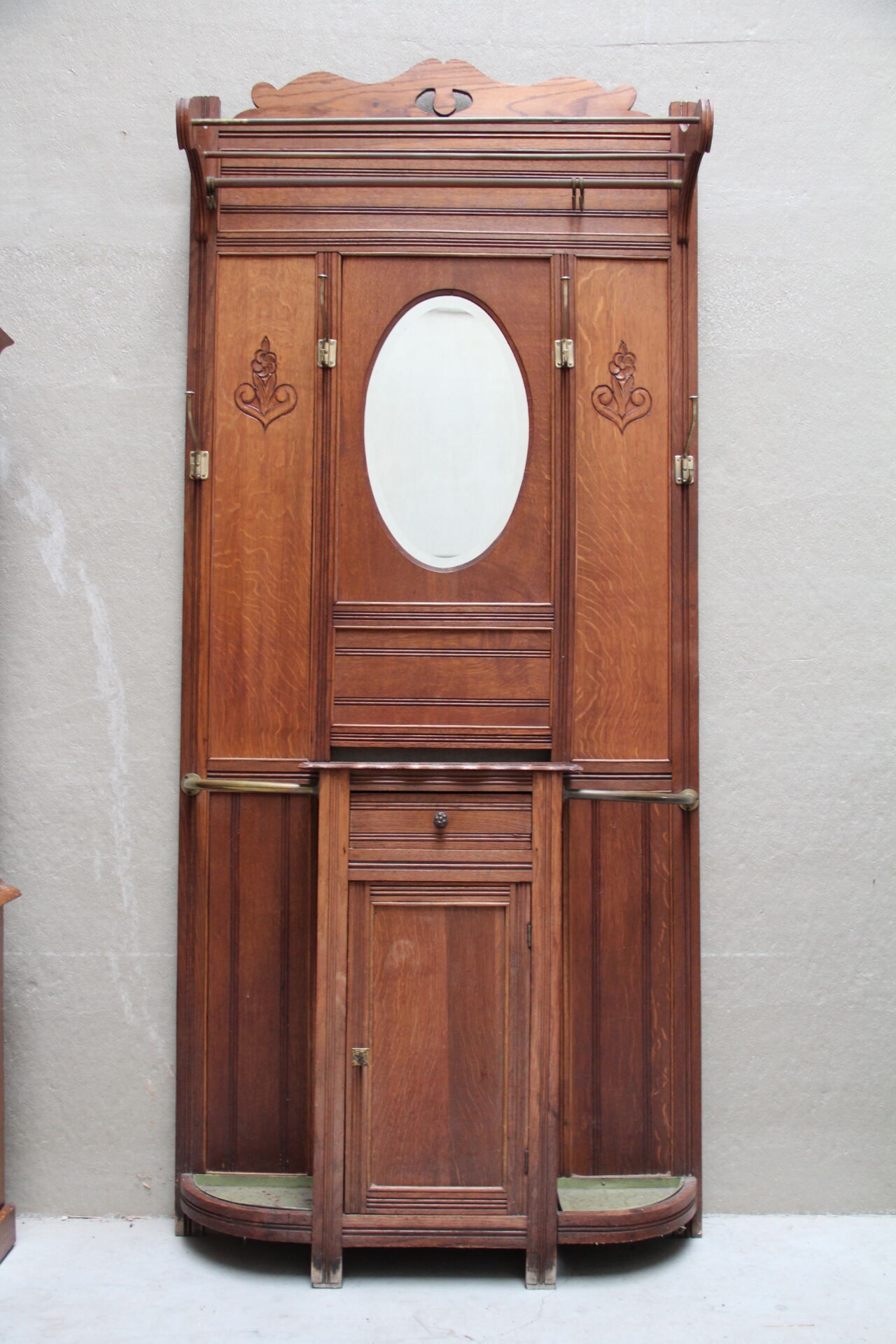 Wardrobe cabinet oak mantel in early XX °