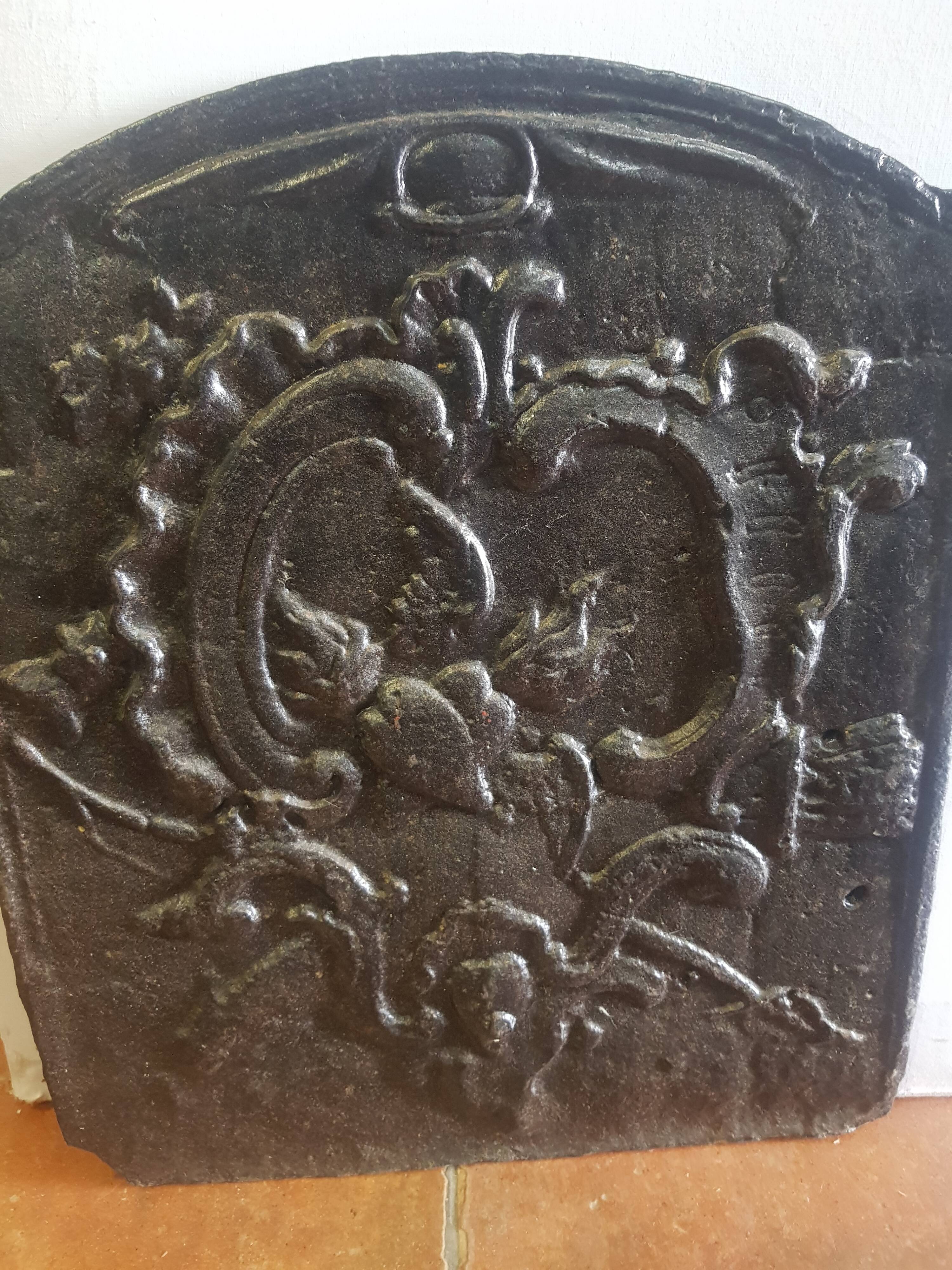 Plaque de cheminée ancienne en fonte