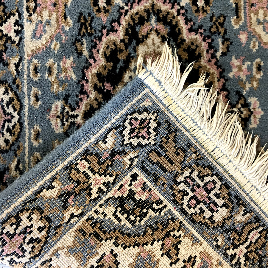 Old carpet - 105x54cm