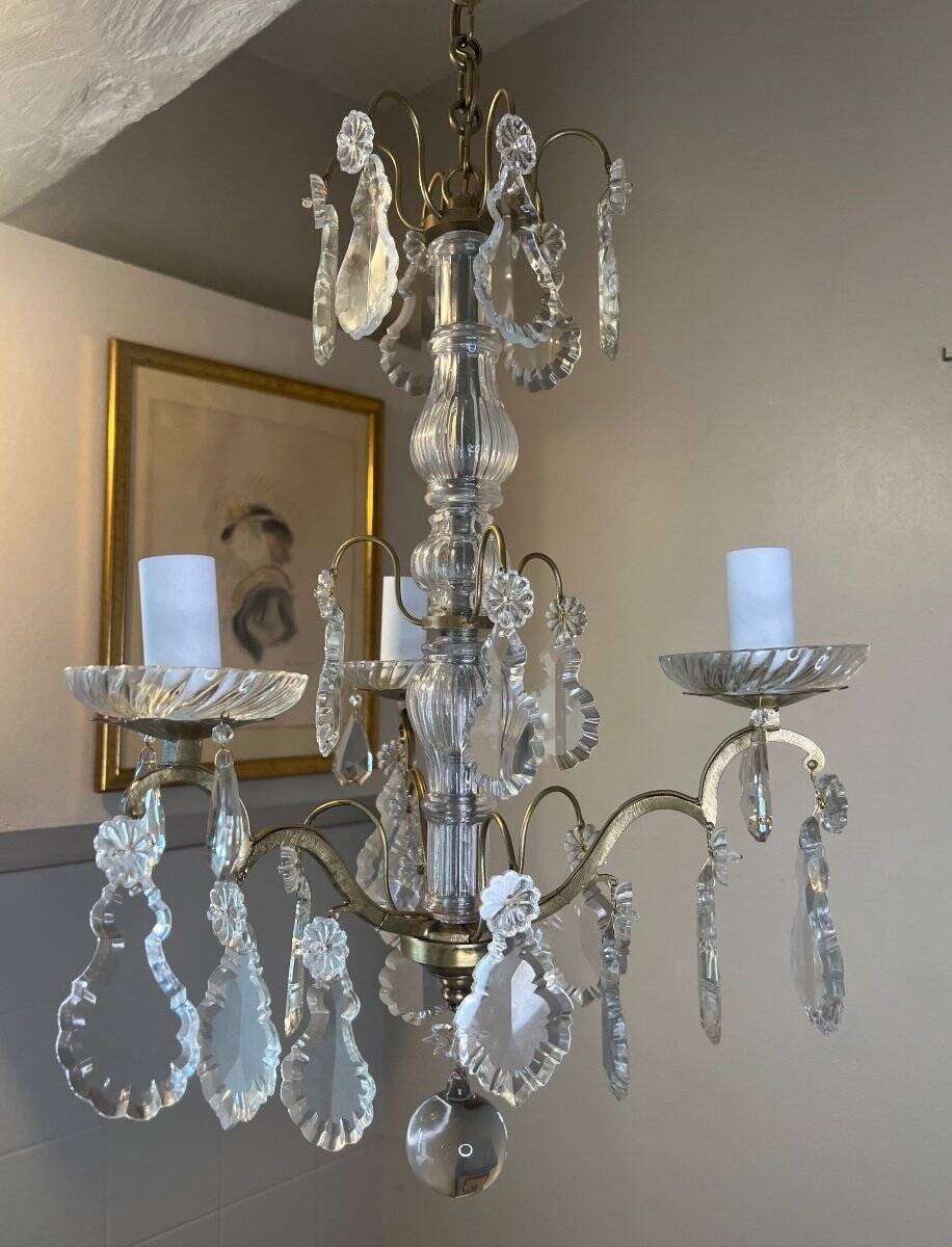 Small chandelier in bronze and crystal