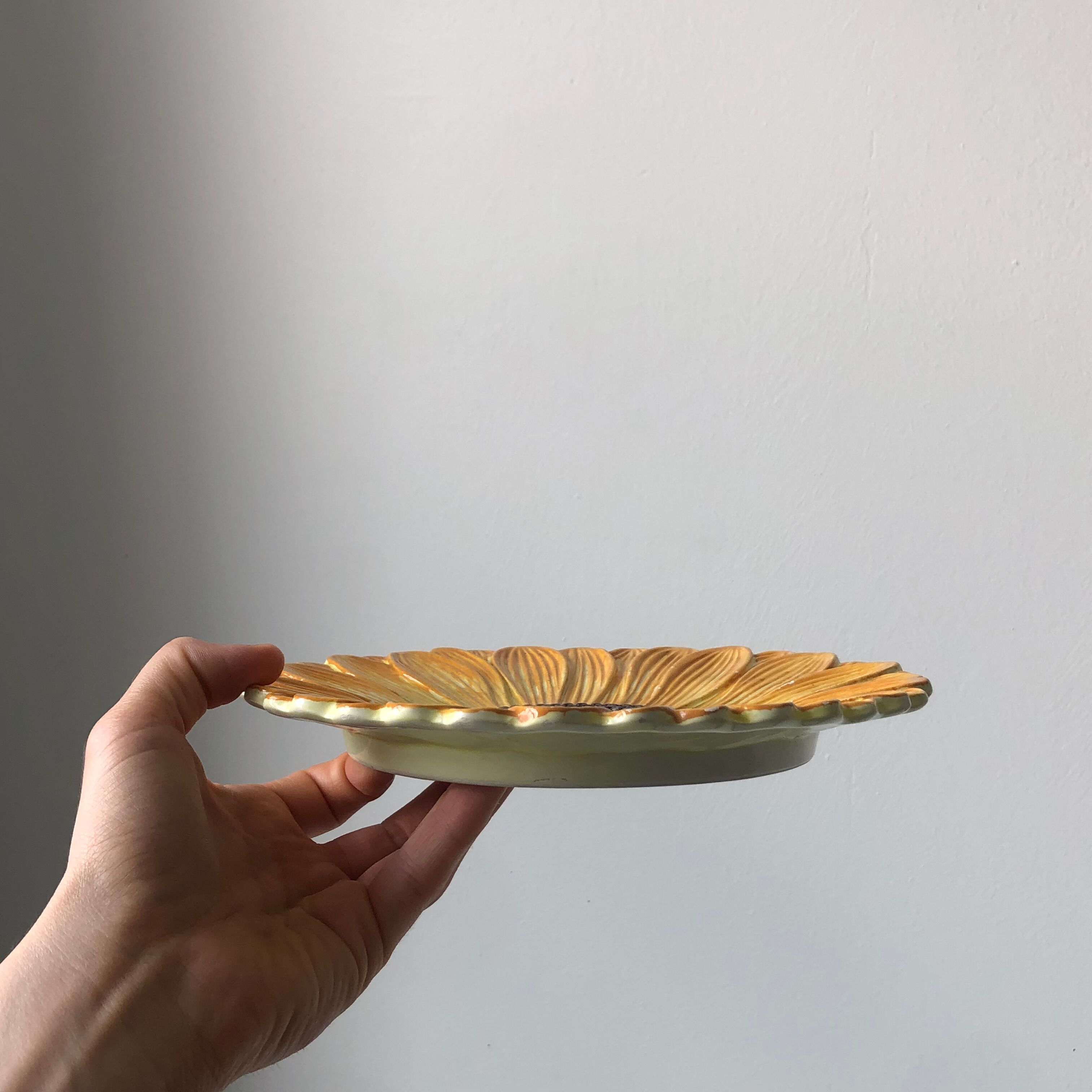 Sunflower plate Bassano Italy numbered 1889 / 22 in ceramic