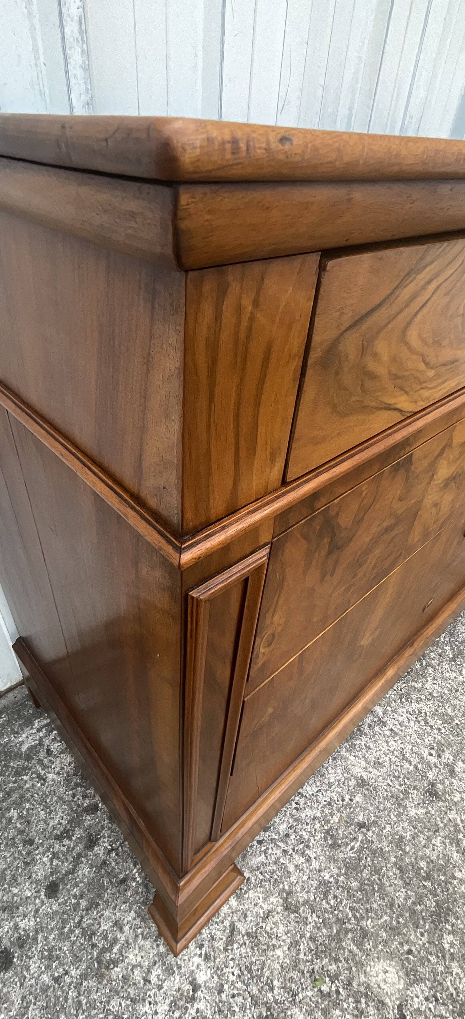 Louis-Philippe chest of drawers in burr walnut – Late 19th century