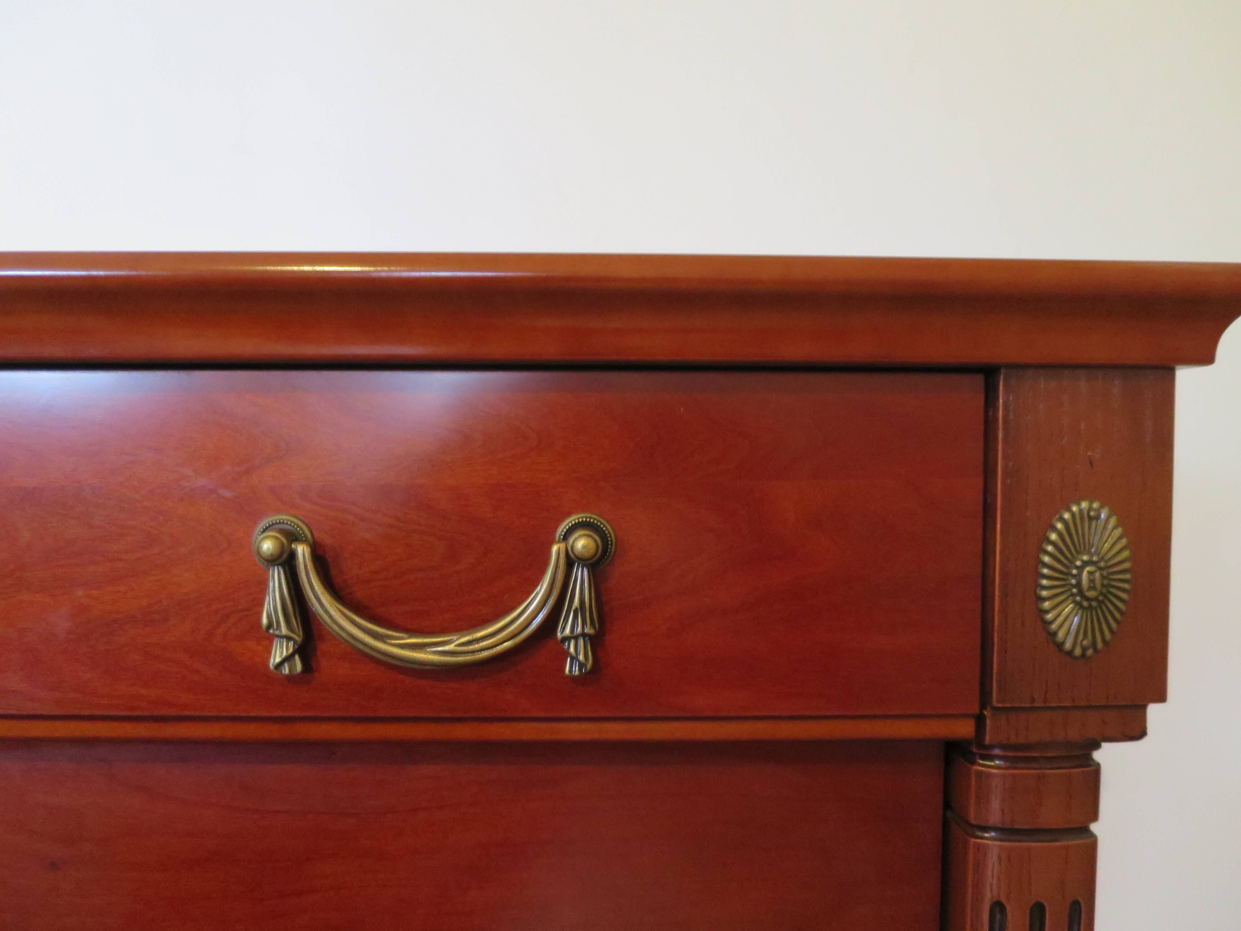 Commode 4 tiroirs – Teinte merisier – Imitation Style Empire – Années 80