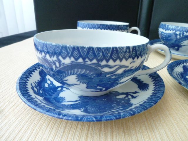 Set of 4 tea cups in Japanese Porcelain
