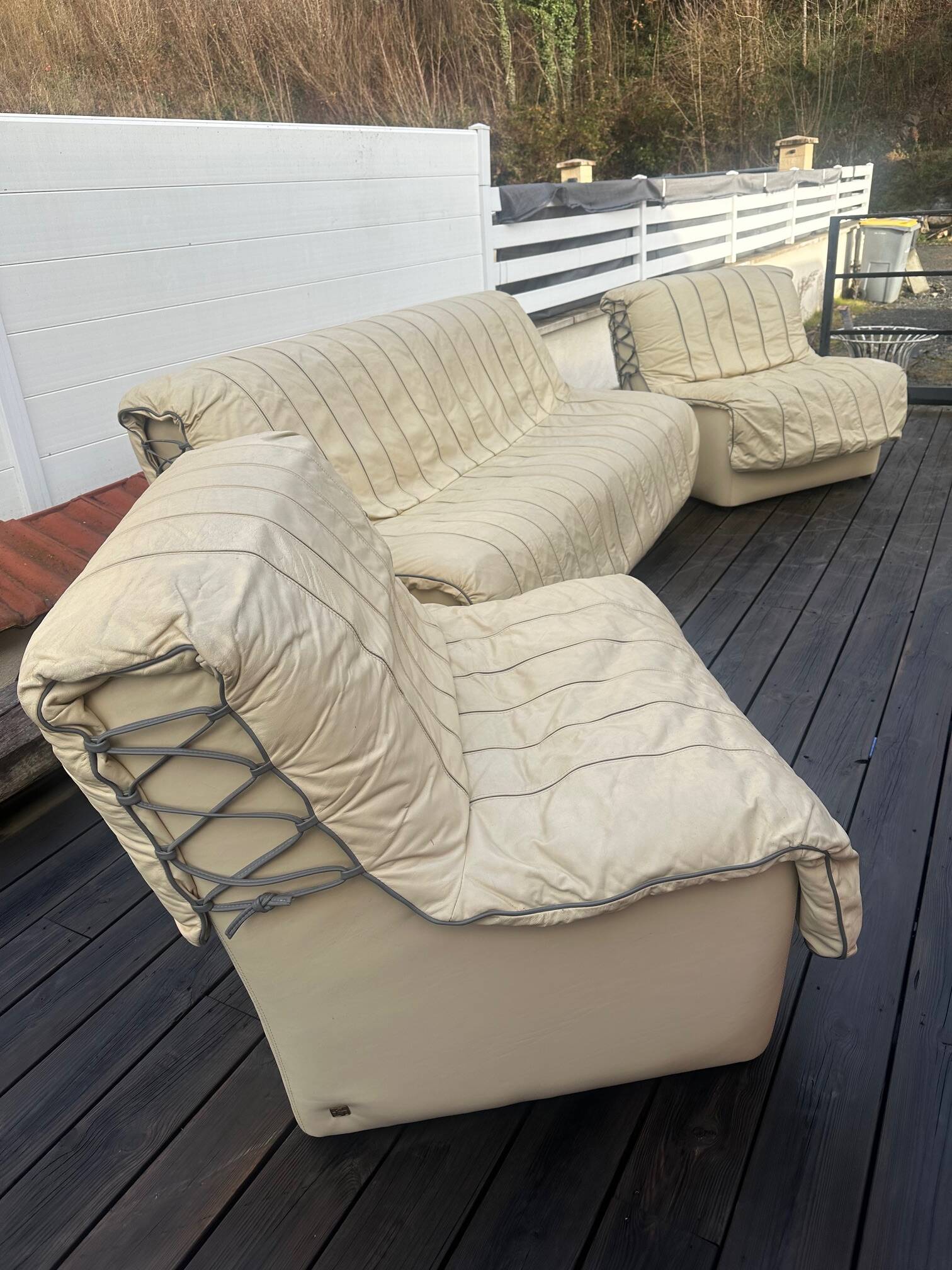 Sofa + 2 leather armchairs