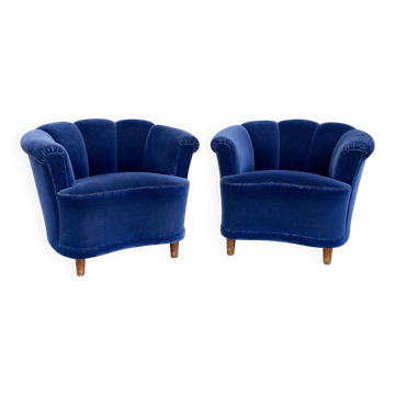 Swedish modern lounge chairs, clam shaped, 1940s Scandinavian design