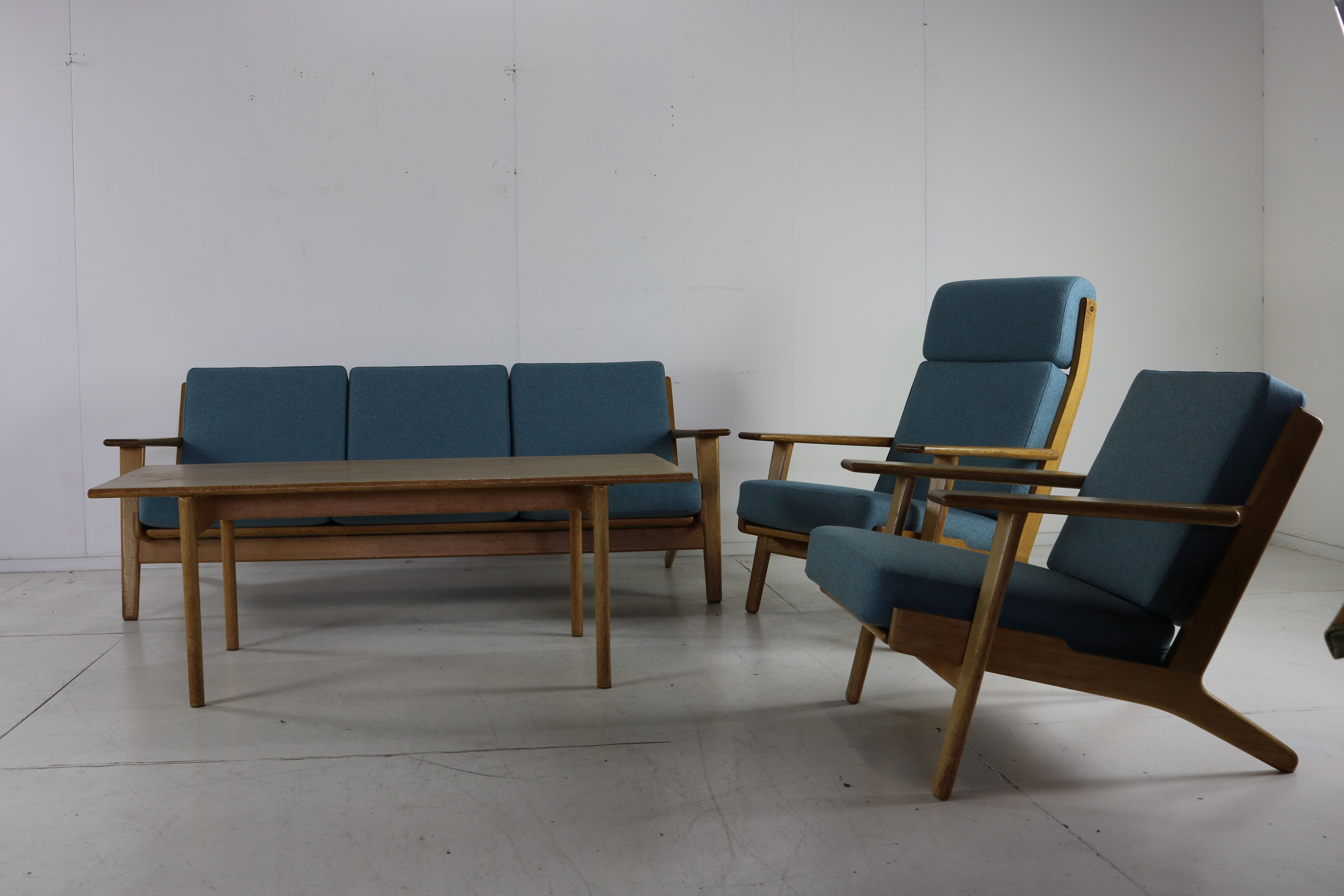 Complete danish design oakwood Hans Wegner lounge set