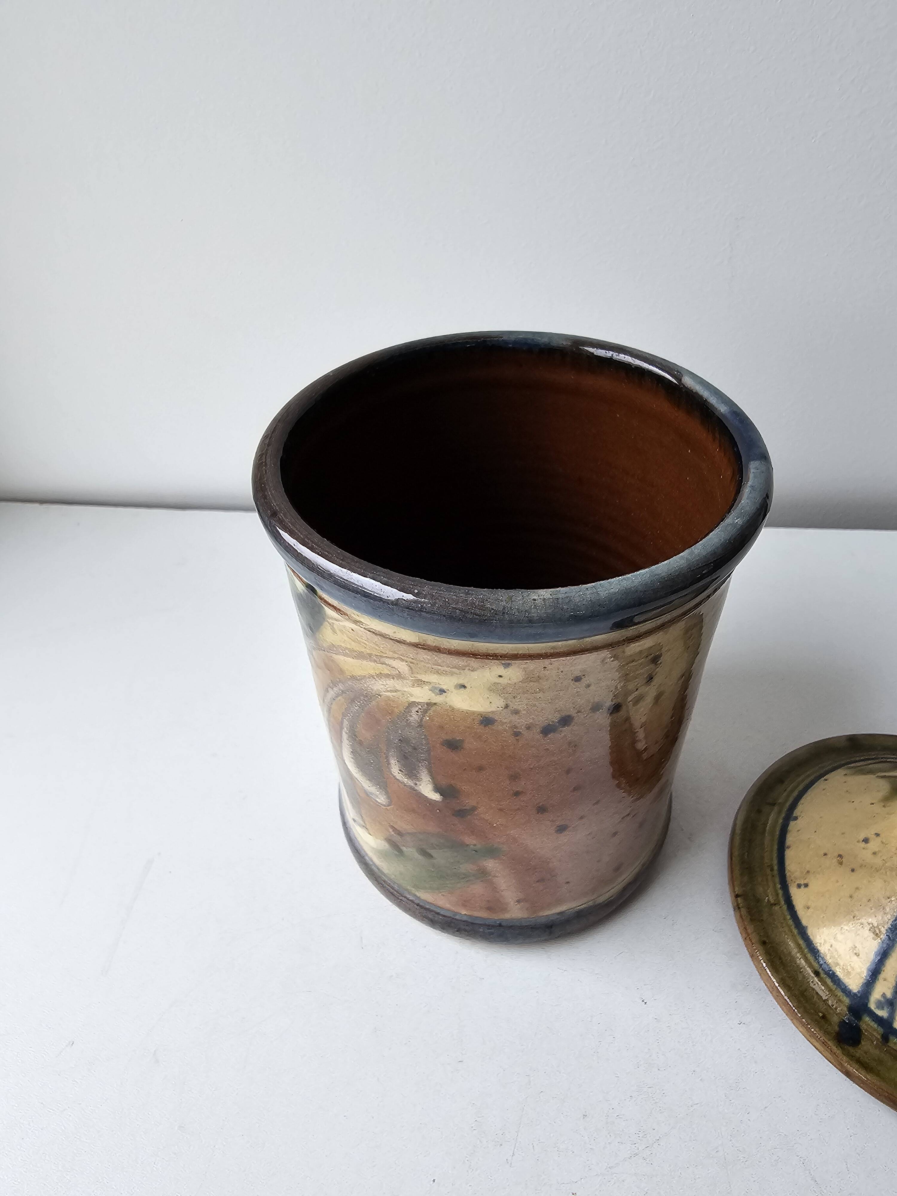 Covered stoneware ceramic pot - Signed Monogram BV (signature to be identified)
