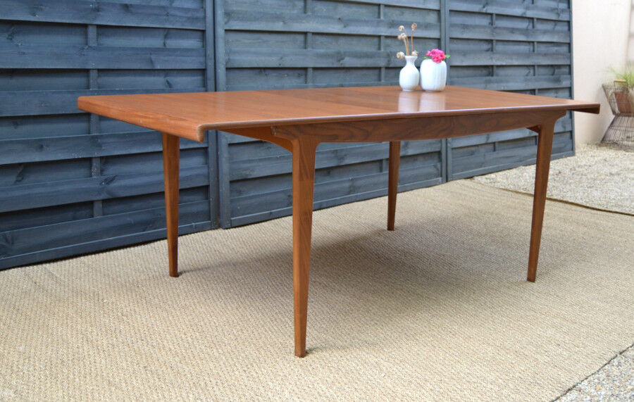 Table dining room extension by Younger