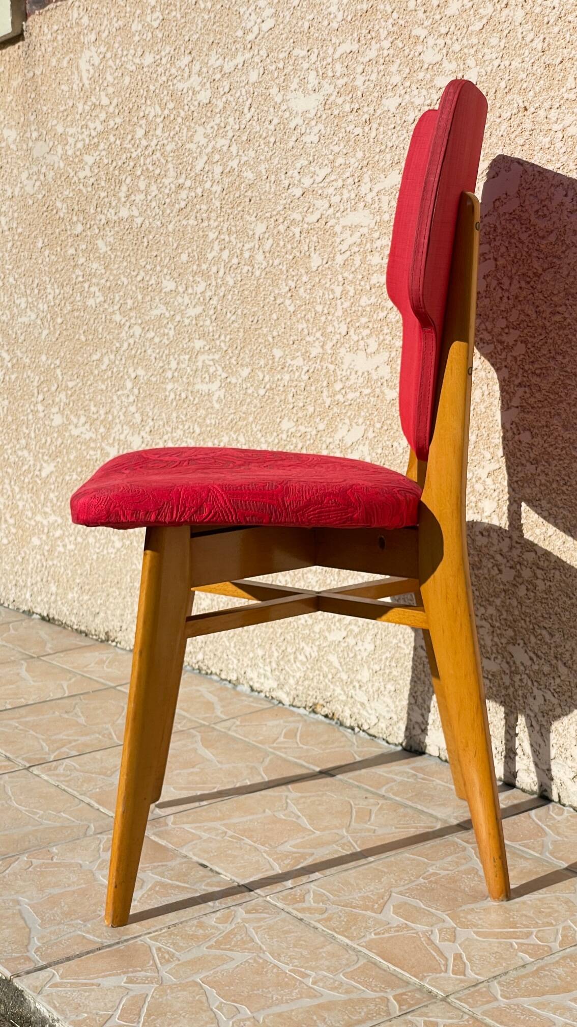 Chaise rétro vintage rouge graphique