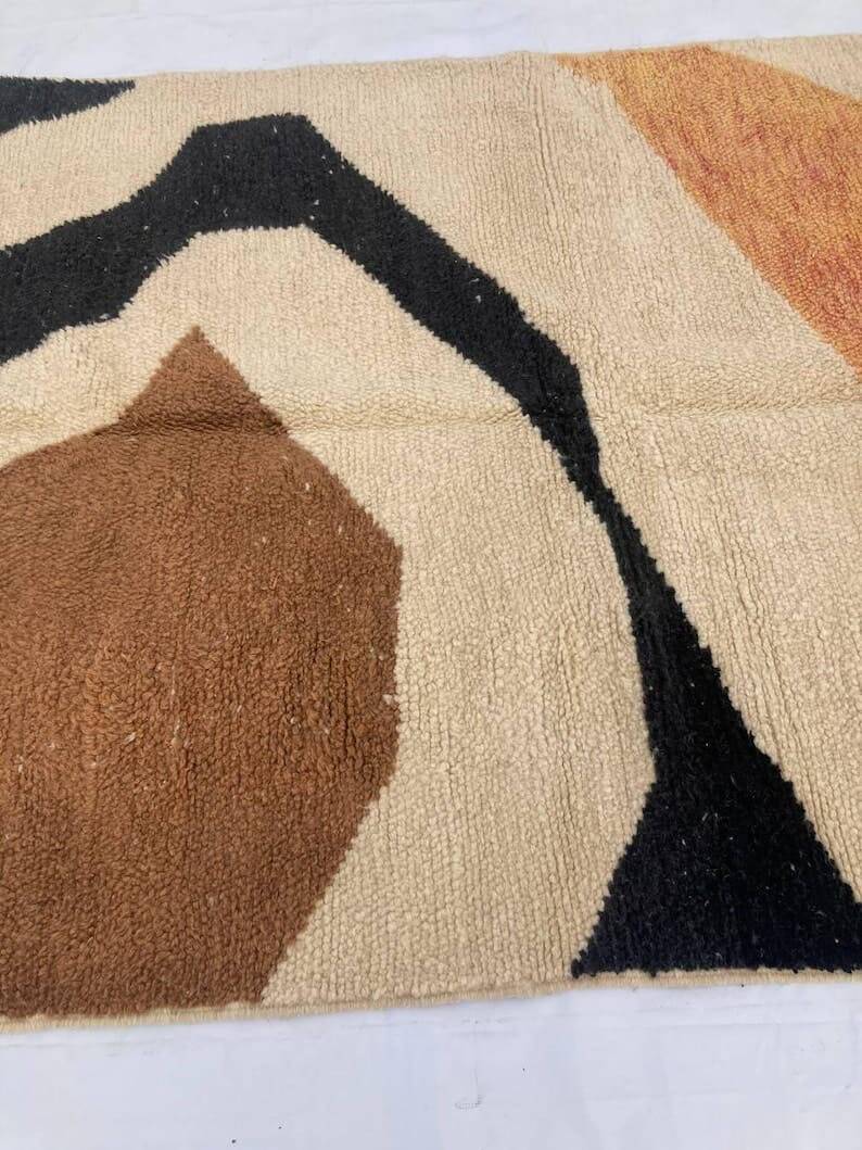 Traditional Moroccan Berber rug size 2/3 m