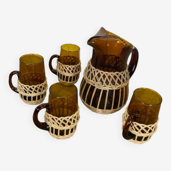 Carafe and glasses in amber glass and rattan