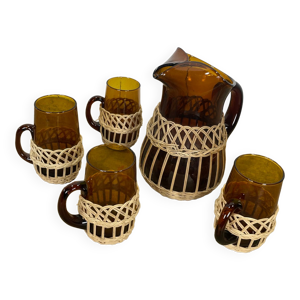 Carafe et verres en verre ambré