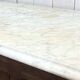 Glacière début XXème en chêne et dessus marbre