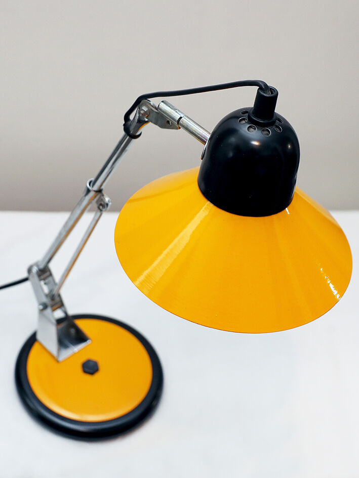 Aluminor desk lamp,vintage 70s, in orange-yellow and black lacquered metal. Good condition.