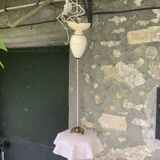 Lustre, suspension en opaline rose et intérieur blanc, complète avec balancier, contre poids,