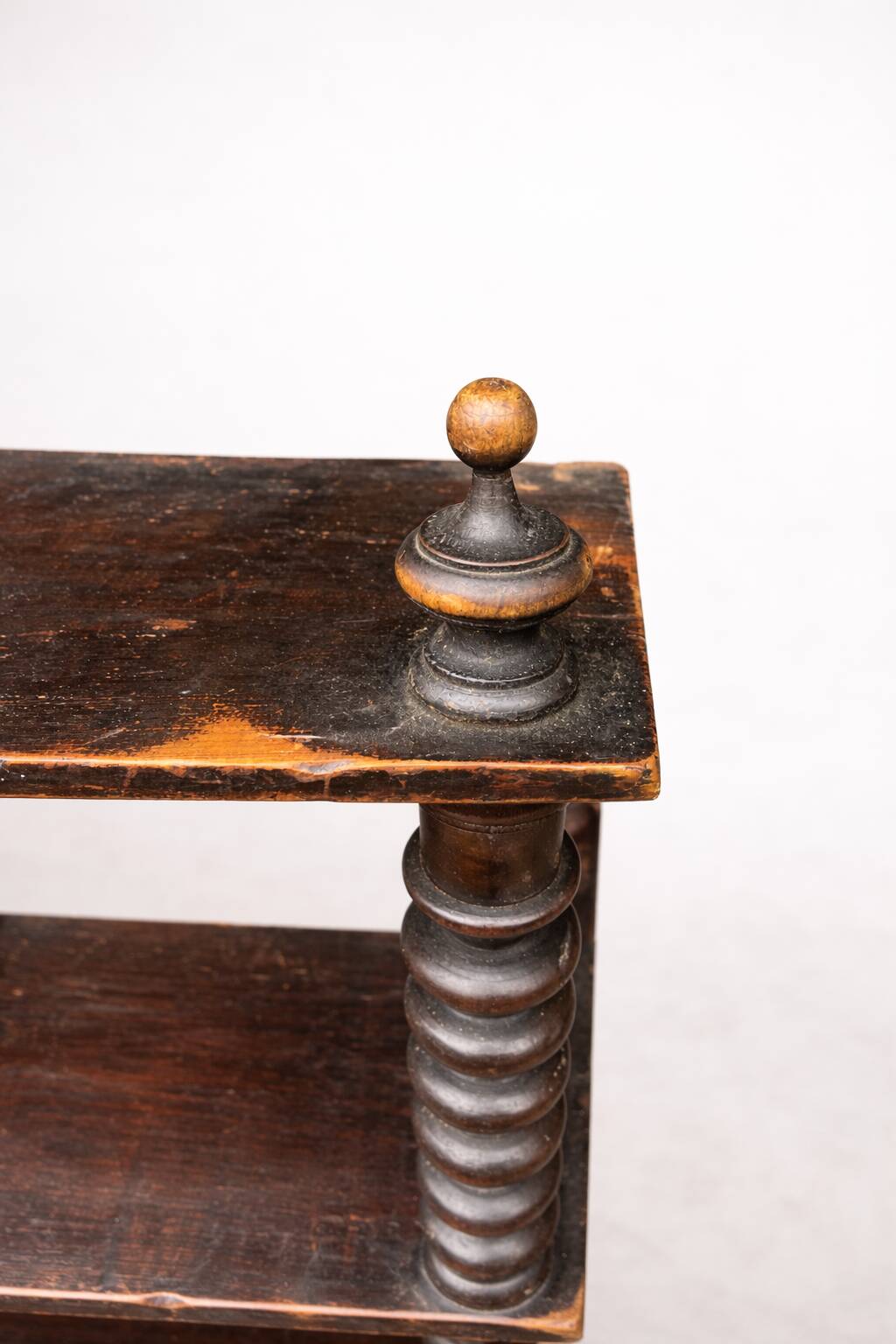Antique shelf with twisted columns – late 19th century