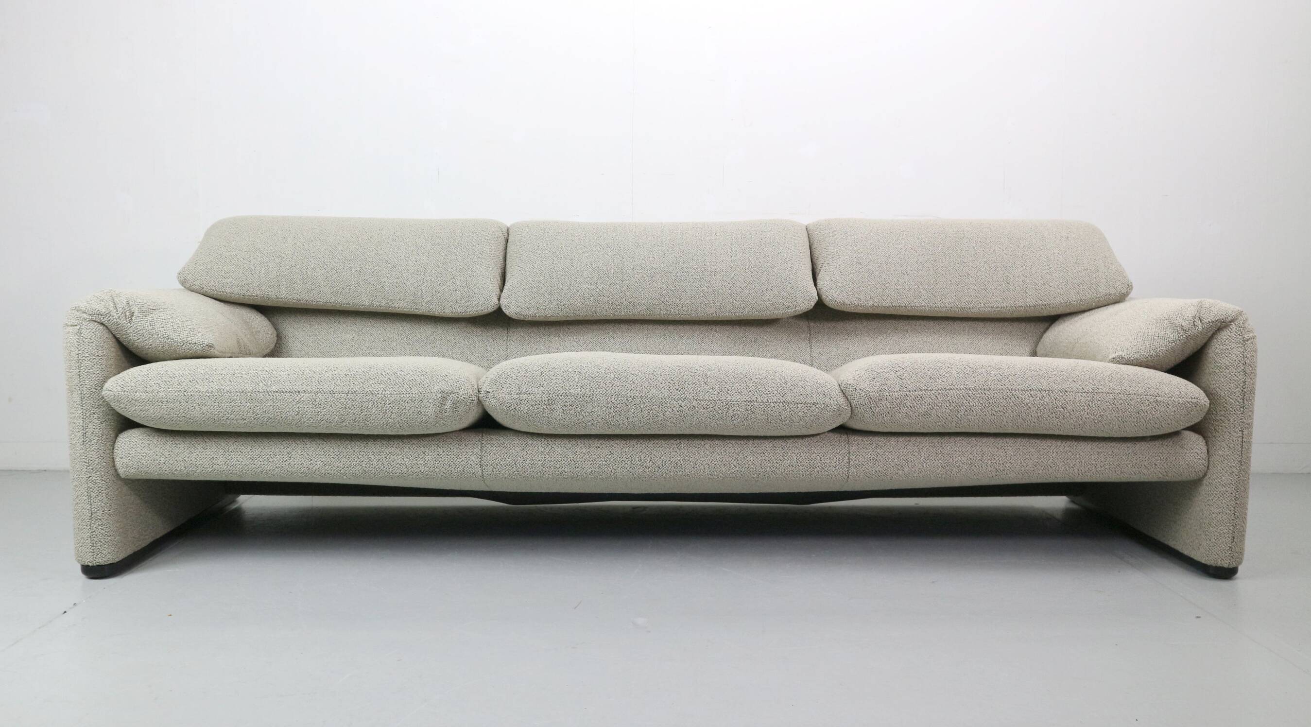 Vico Magistretti "Maralunga" 3-seater and footstool re-upholstered For Cassina
