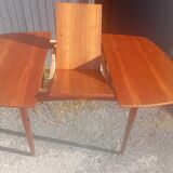 Extendable Scandinavian table