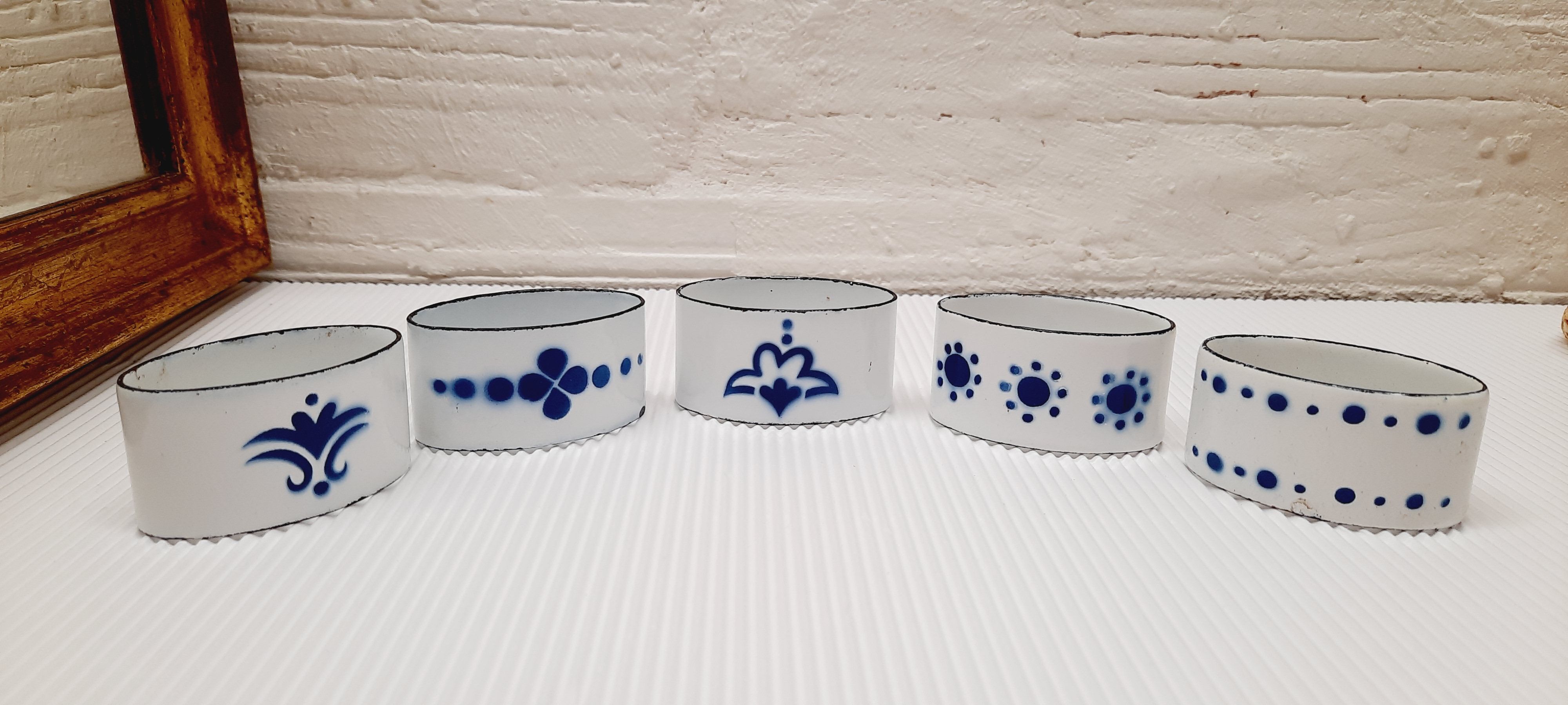 Lot 5 ronds de serviettes émaillés