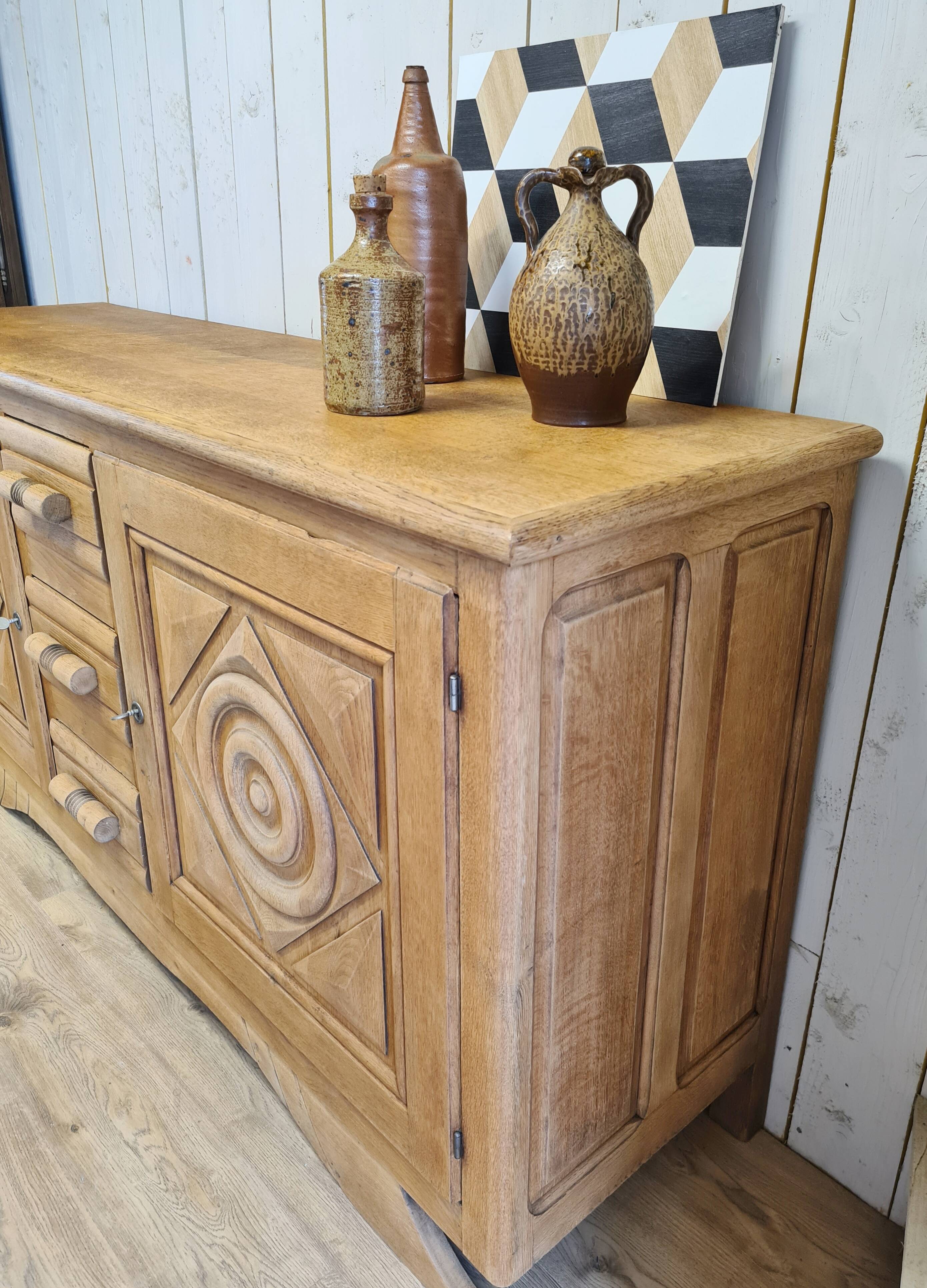 Enfilade brutalist style 40s renovated in raw wood