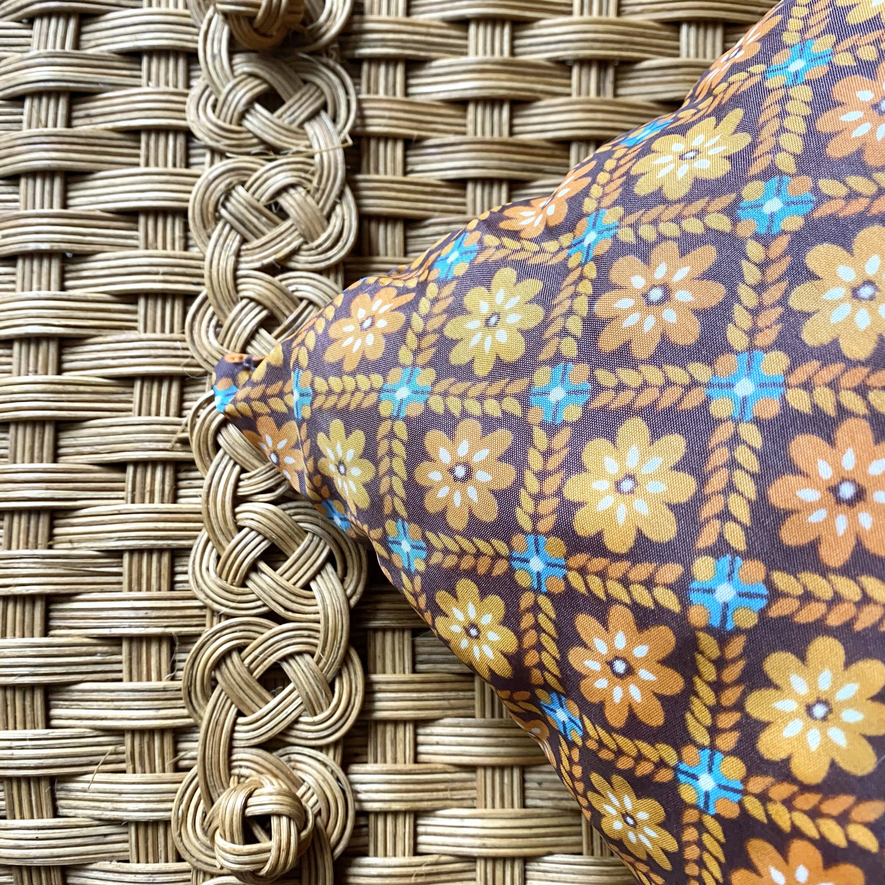 Coussins vintage seventies fleuris