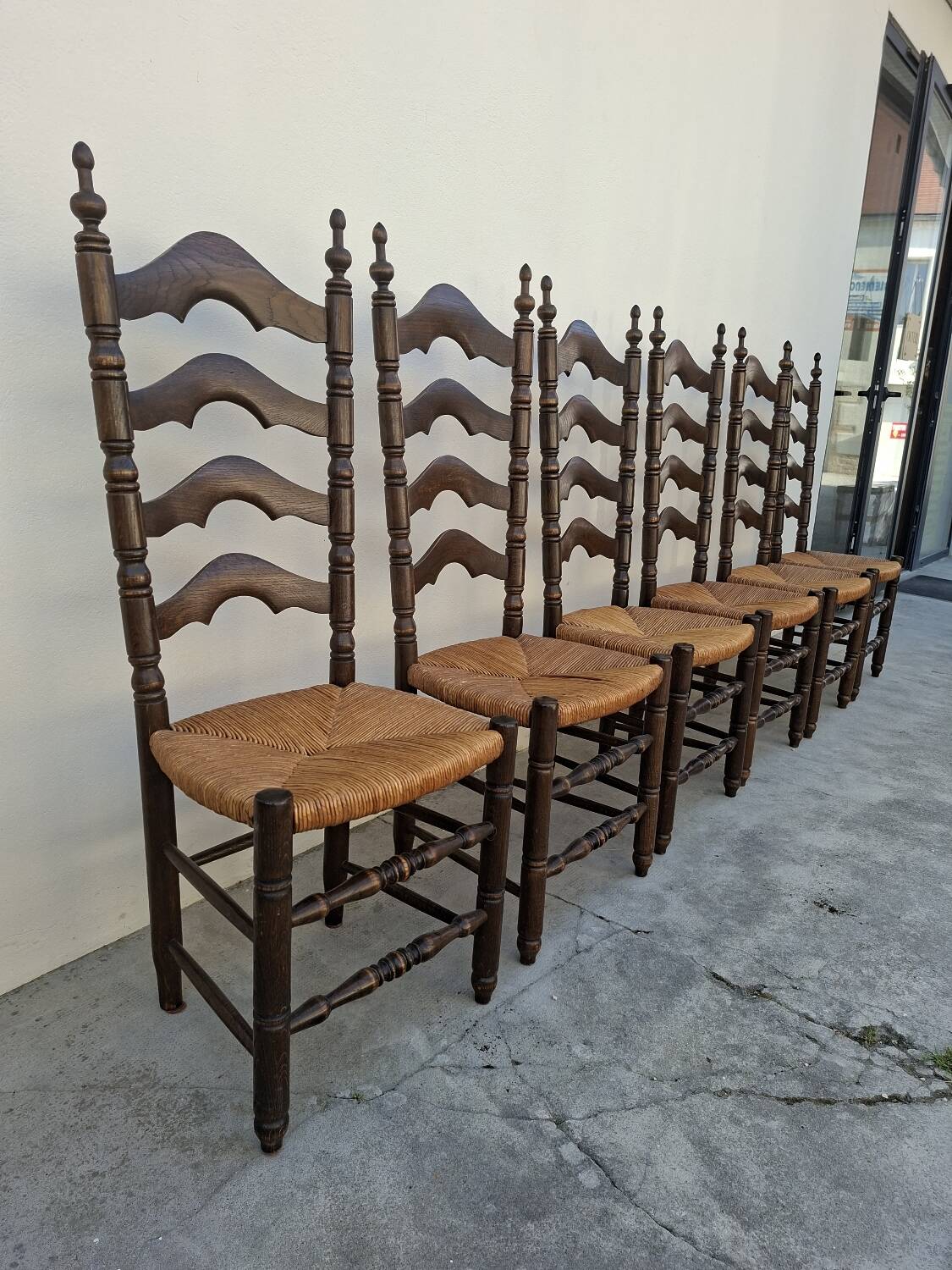 Set of 6 high-backed straw-seated chairs in solid oak from the early 1900s.