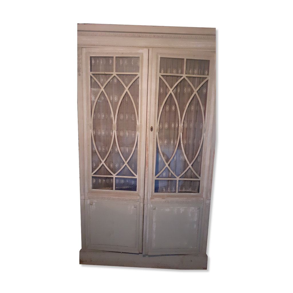 Armoire ancienne portes vitrées et moulures blanche Selency