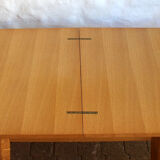 Expandable vintage table