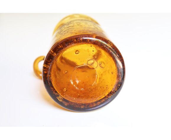 Bocal en verre soufflé ambré de Biot, années 70