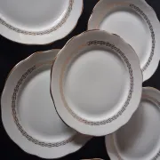 6 dessert plates in porcelain from Sologne "La Motte in good condition.