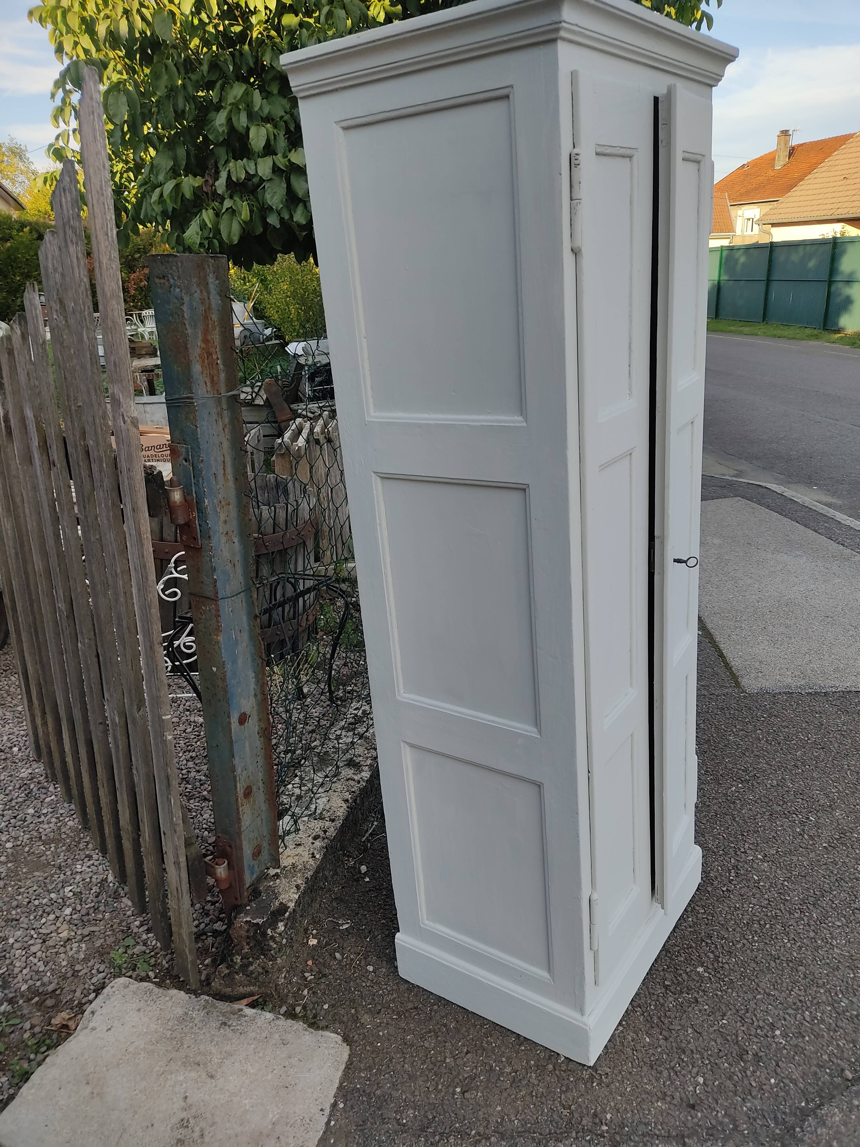Small workshop cabinet