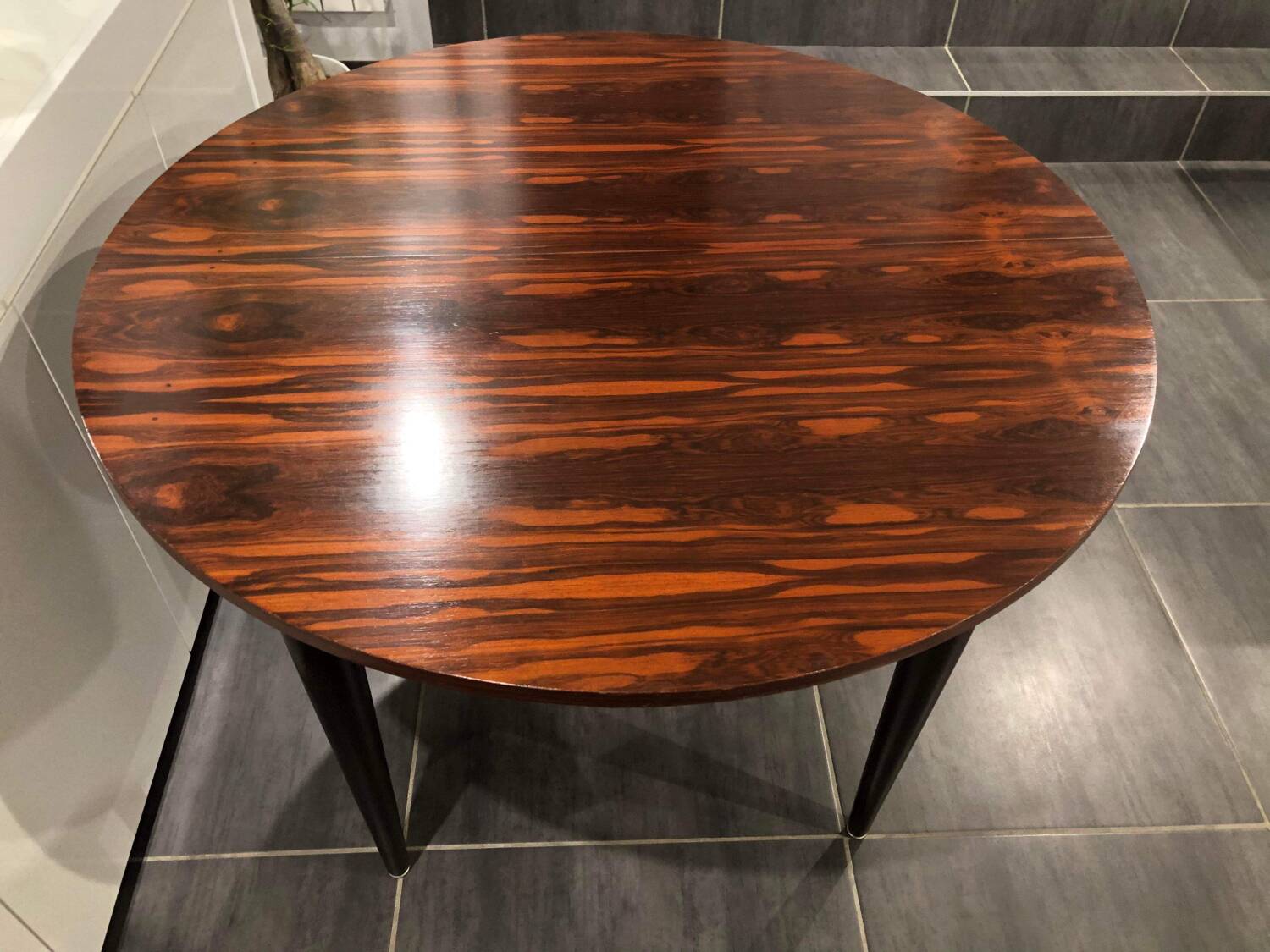 Scandinavian extendable round table in rosewood, 1960s