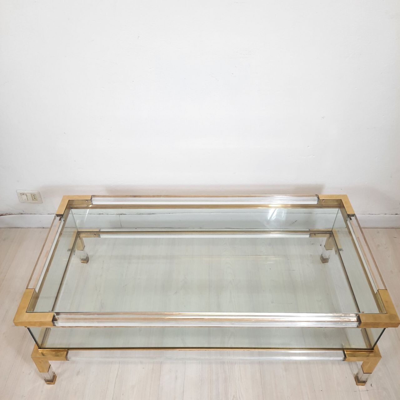 Coffee table with sliding shelf in lucite, brass and glass, Hollywood Regency