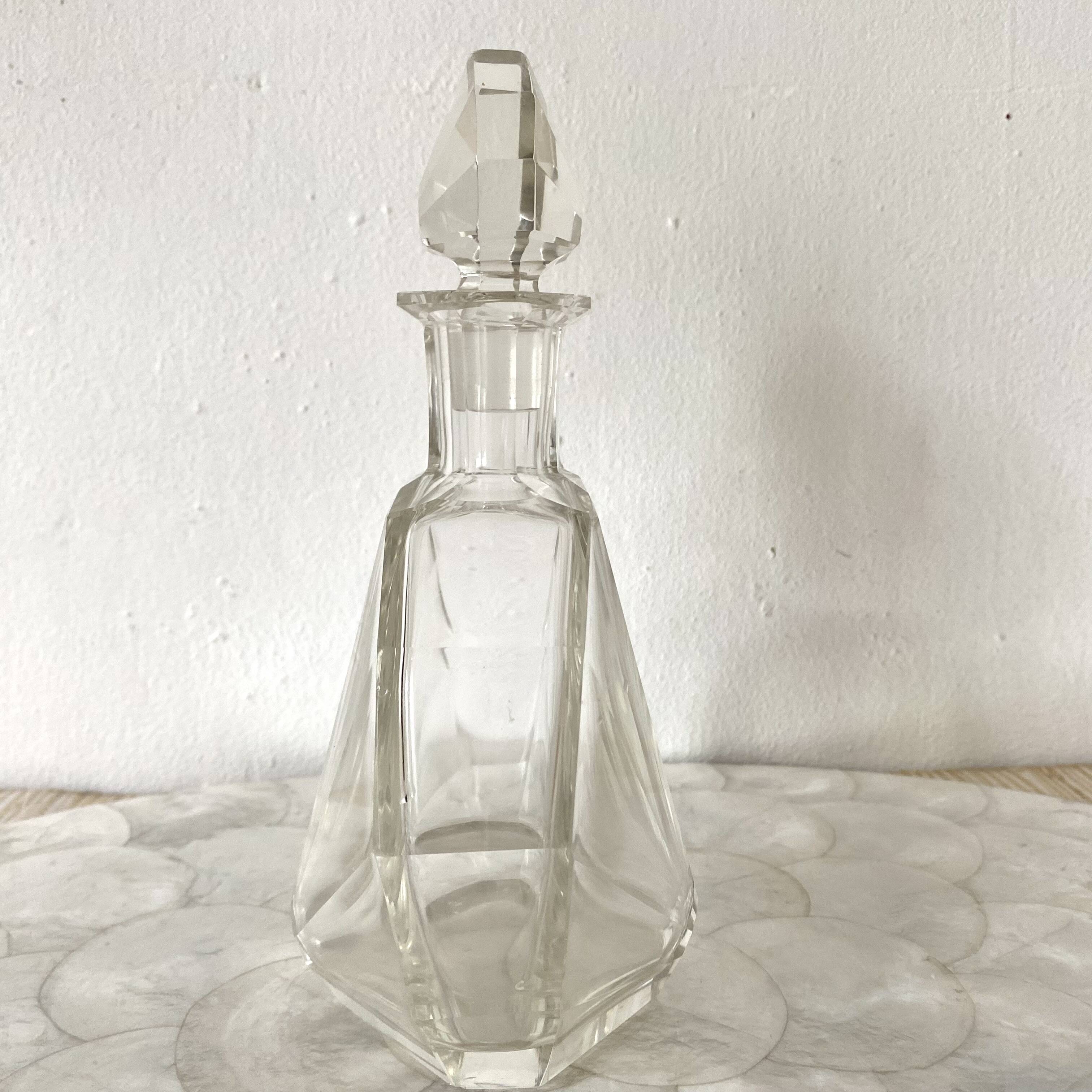 Stylized shell-shaped carafe