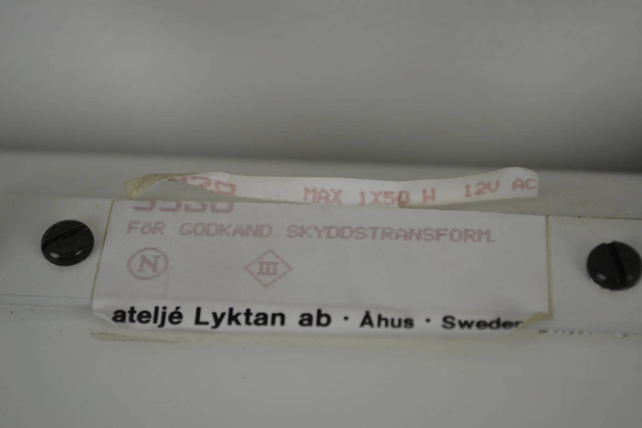 A pair of white “Skarabé” wall lamps by Stig Ahlström and Clas Kock for Ateljé Lyktan, Sweden, 1980s