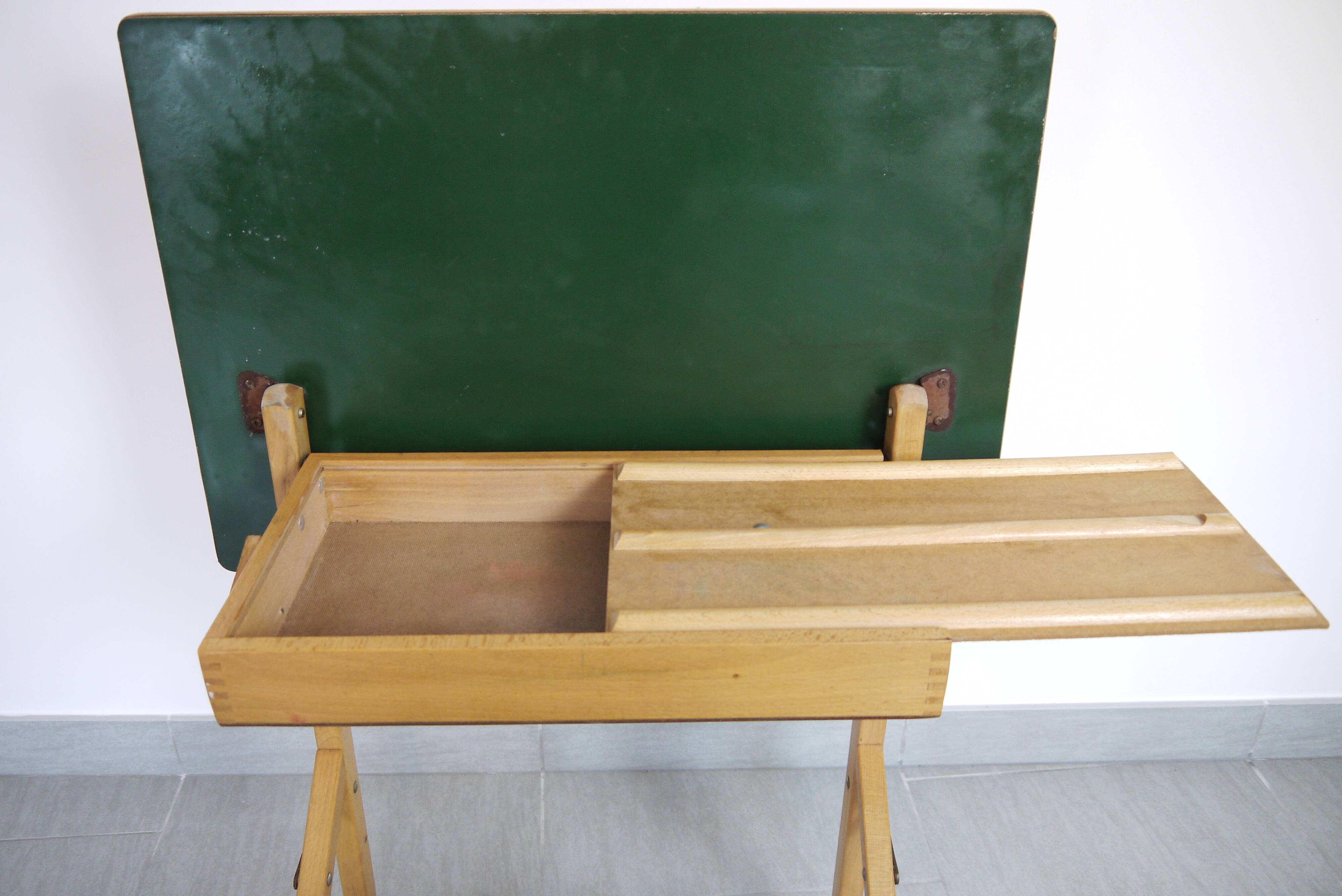 Child office folding with locker and Blackboard