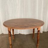 Round dining table