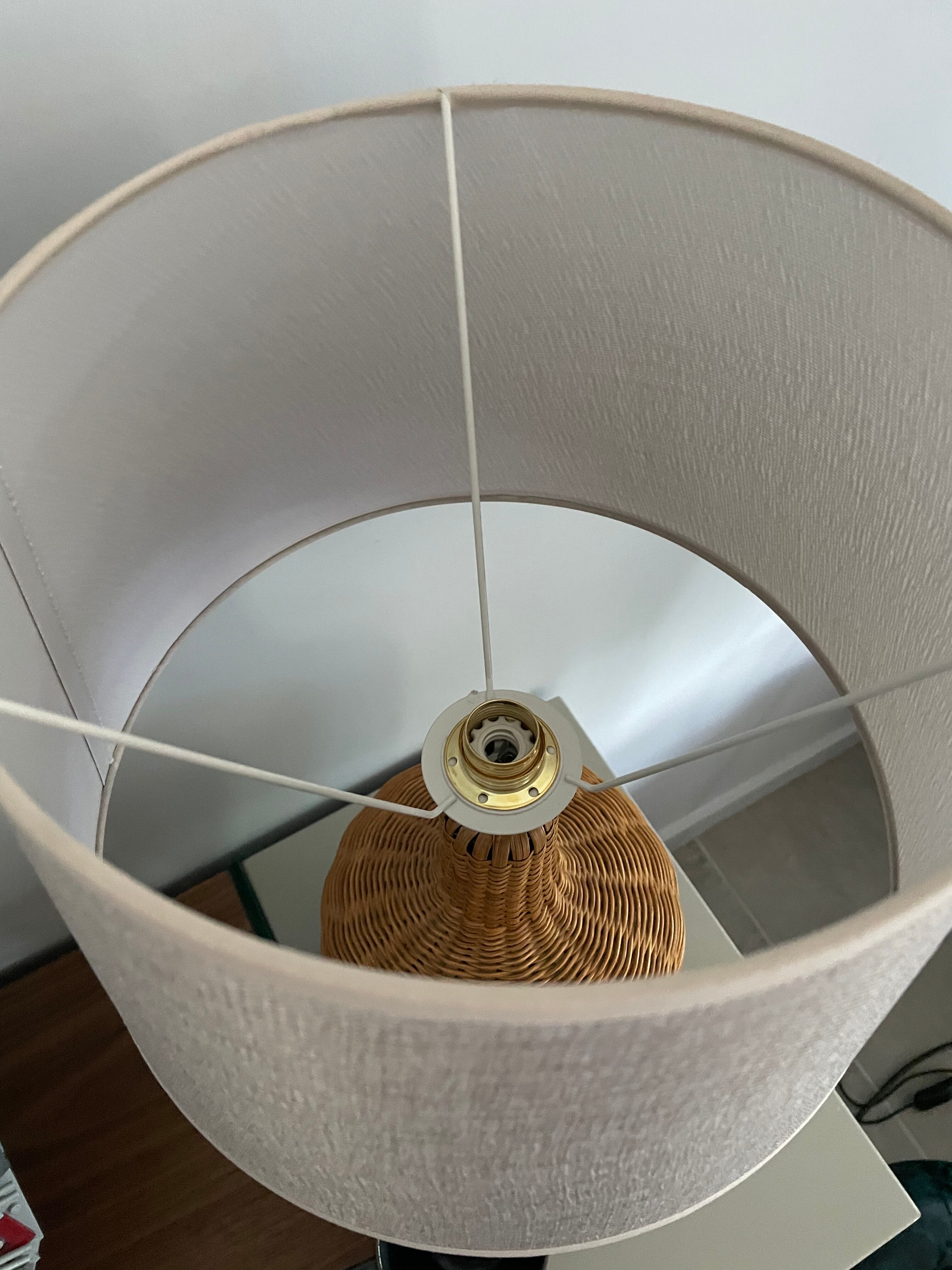 Lampe en rotin électrifiée à neuf