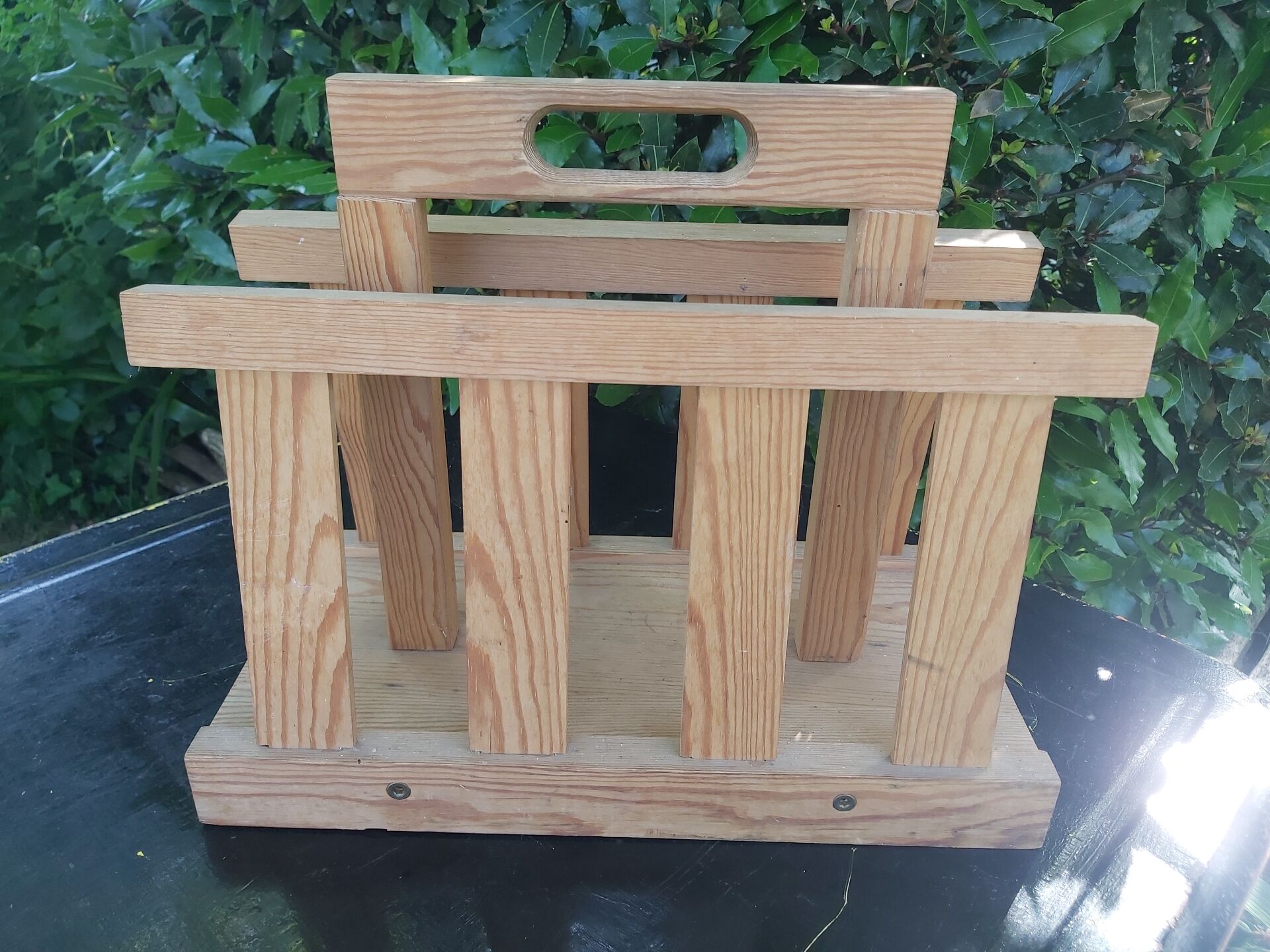 Magazine rack, book holder
