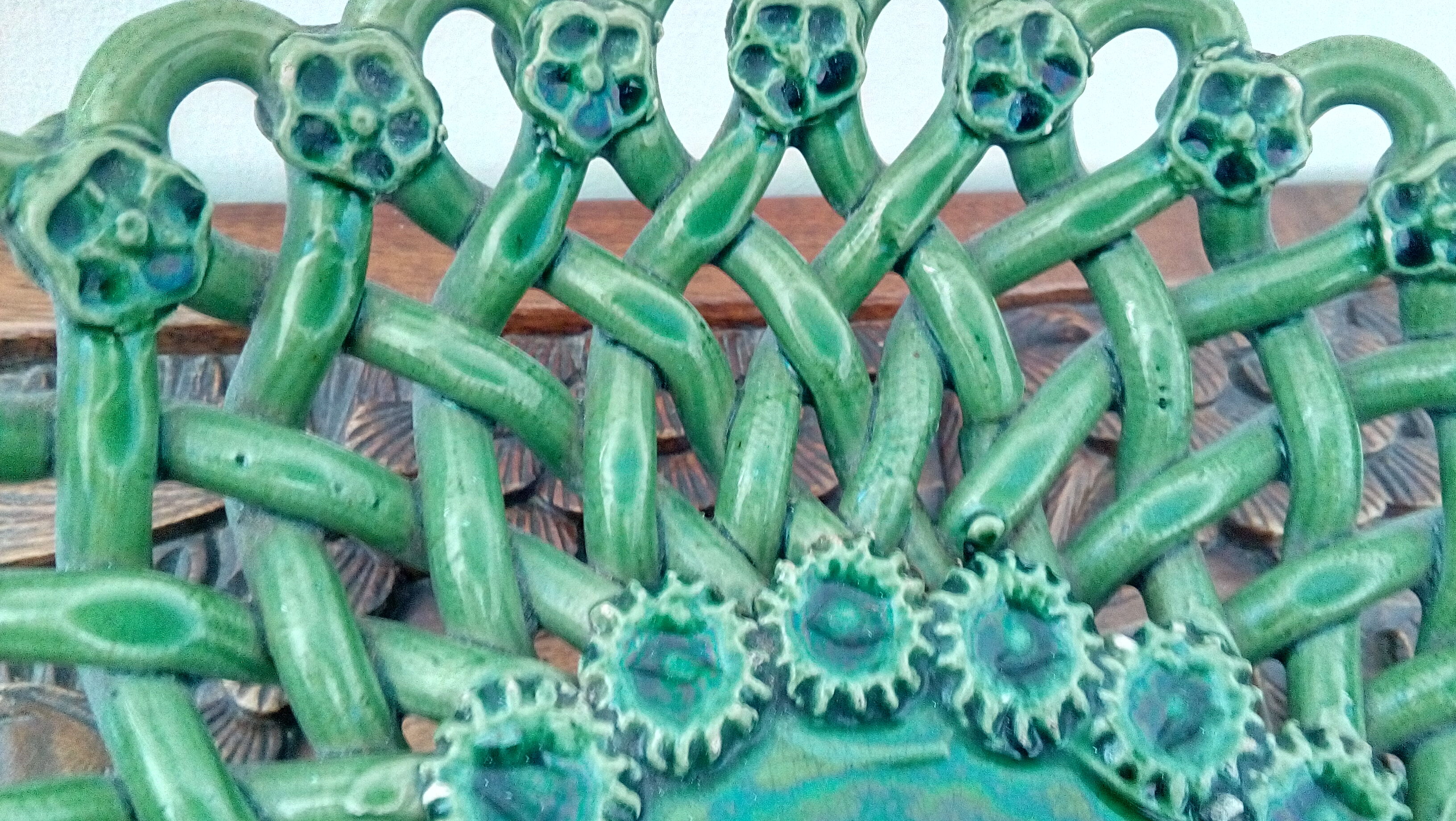 Pichon Uzès green ceramic empty-pocket braided cup