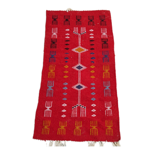 Tapis rouge tissé main