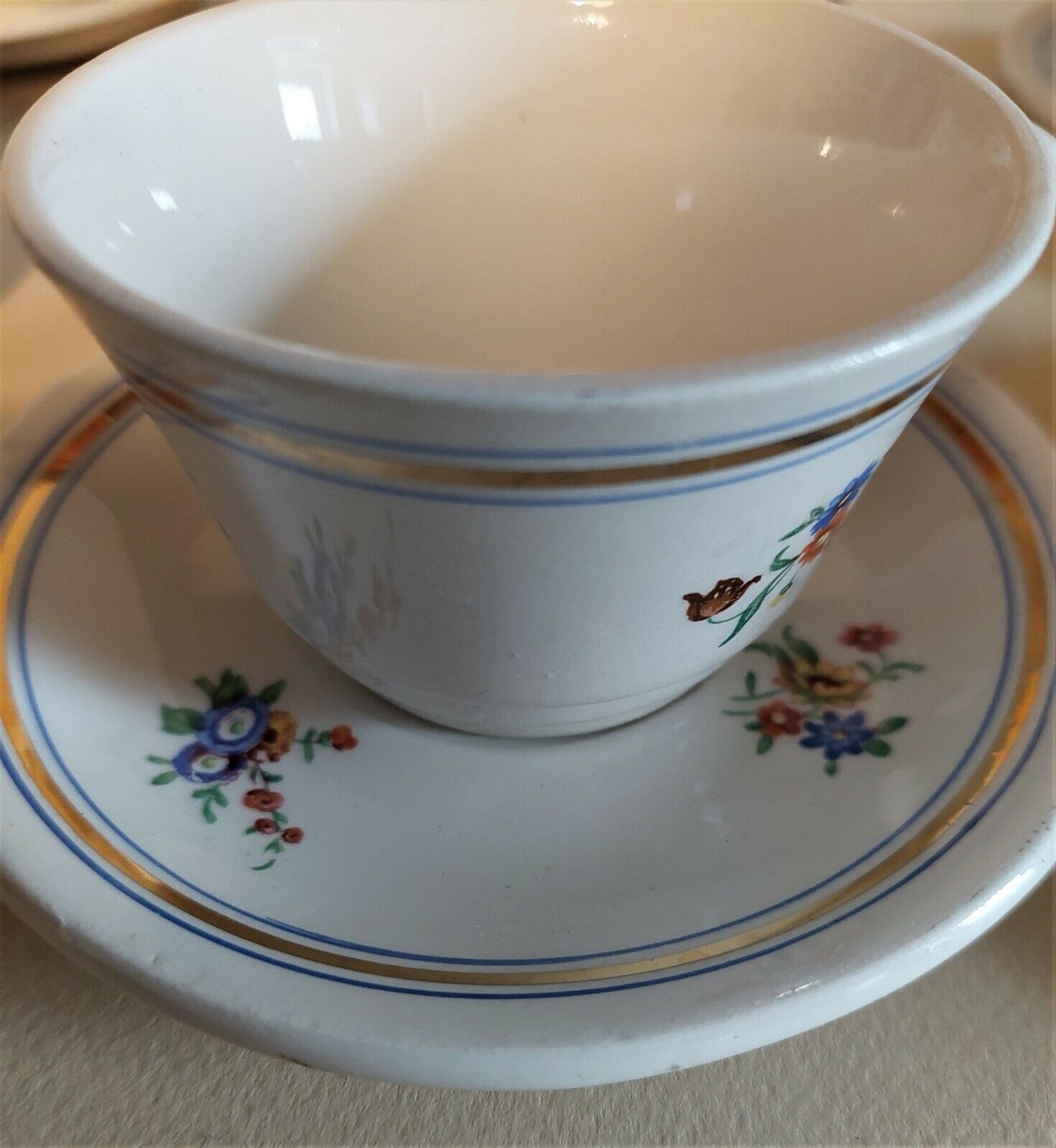 Service à café en faïence de Saint Amand décor Touraine huit tasses