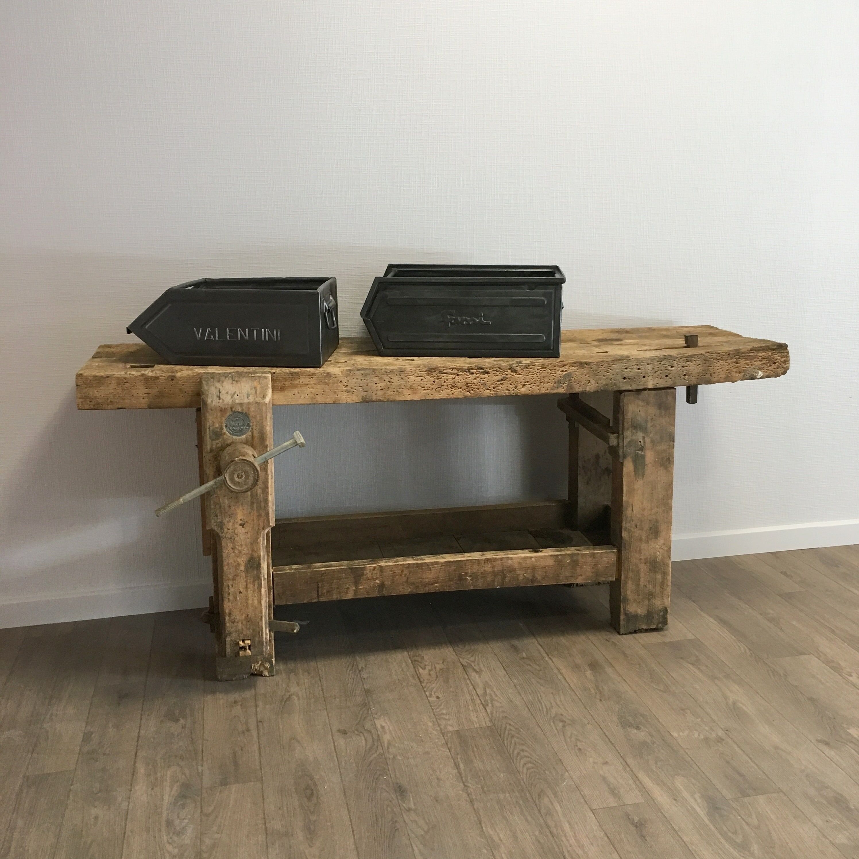 Ancien établi en bois