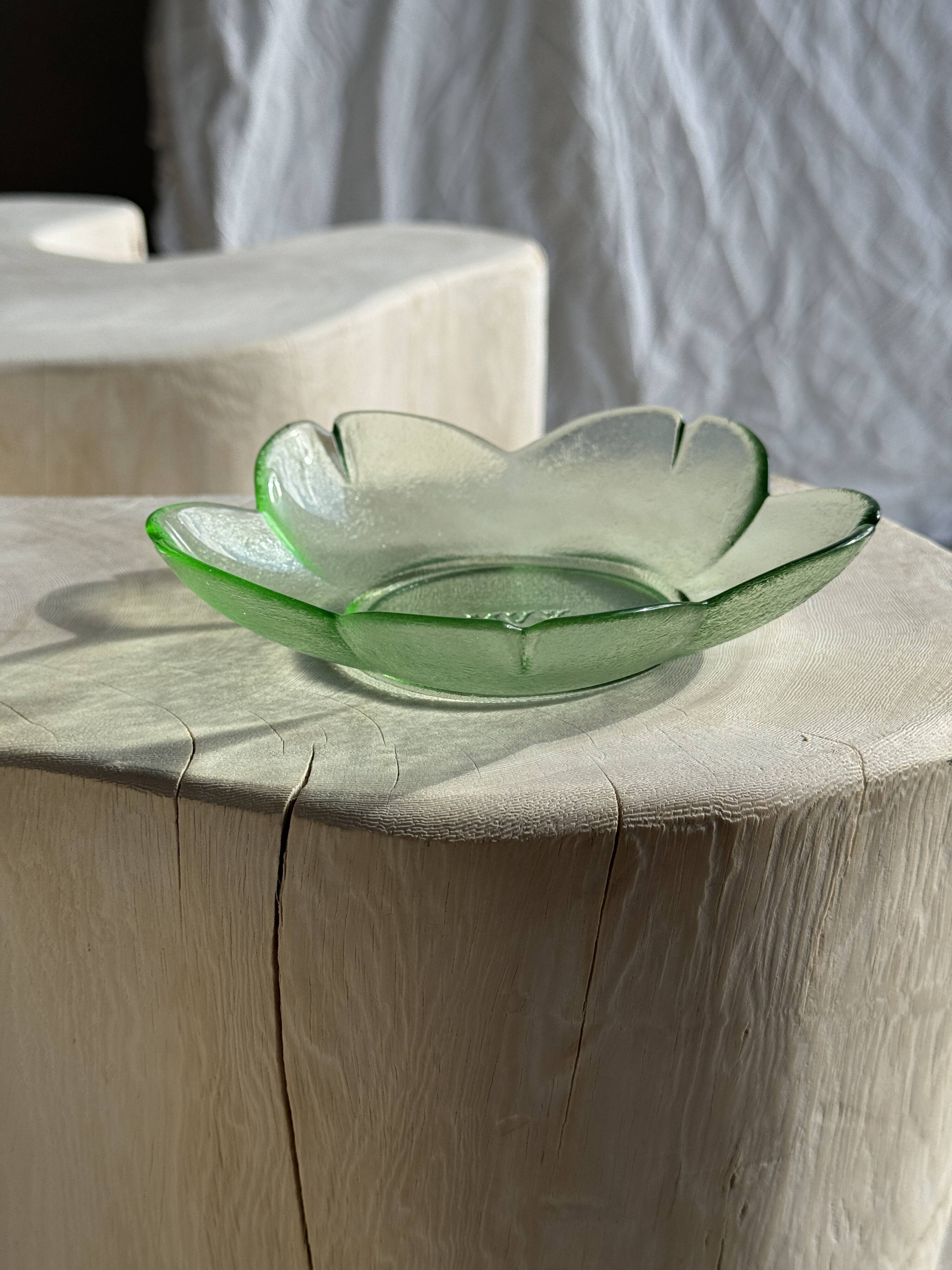 6 vintage flower-shaped bowls, XVM brand on the bottom